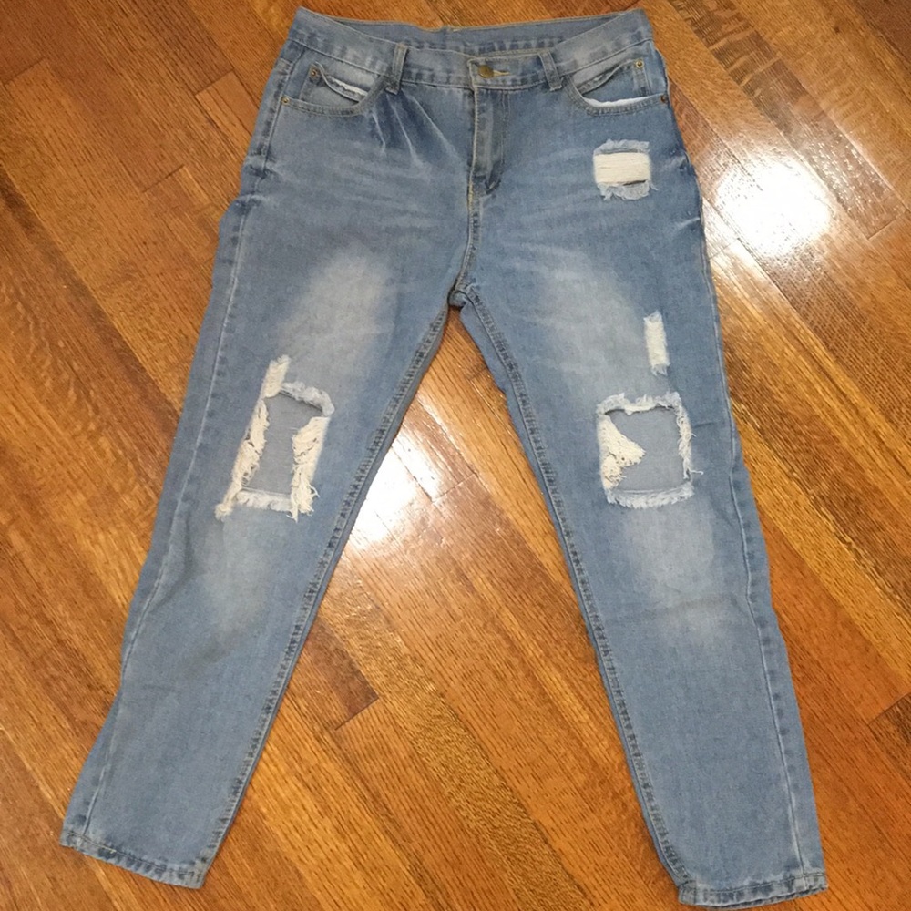 Distressed Boyfriend / Mom Jeans